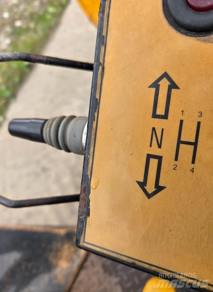 JCB 6 TST Väikekallurid