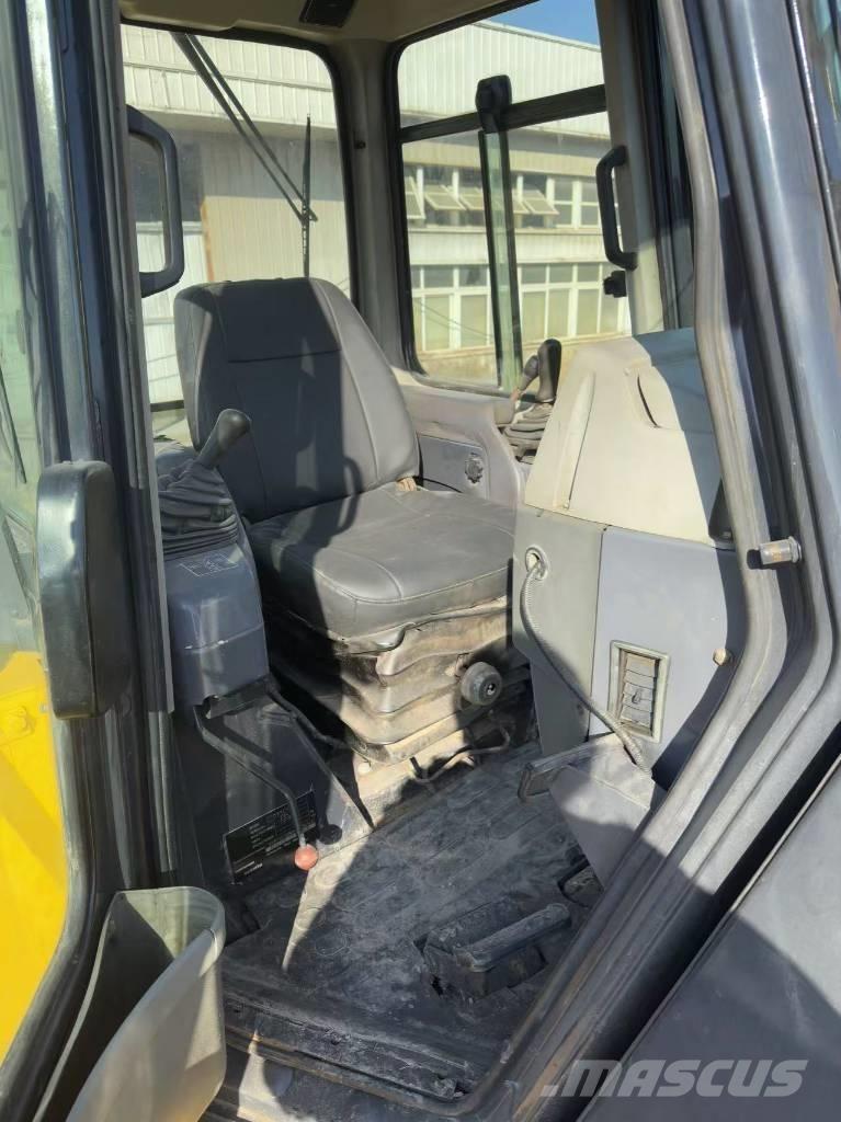 Komatsu D 85 EX-18 Buldooserid