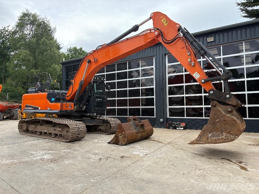 Doosan DX 225 LC-5 Roomikekskavaatorid