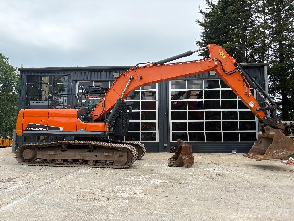 Doosan DX 225 LC-5 Roomikekskavaatorid