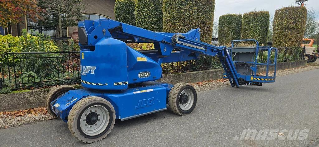 JLG E450aj Iseliikuvad poomtõstukid