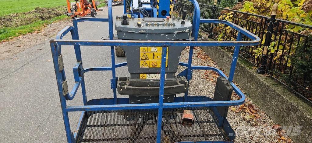 JLG E450aj Iseliikuvad poomtõstukid