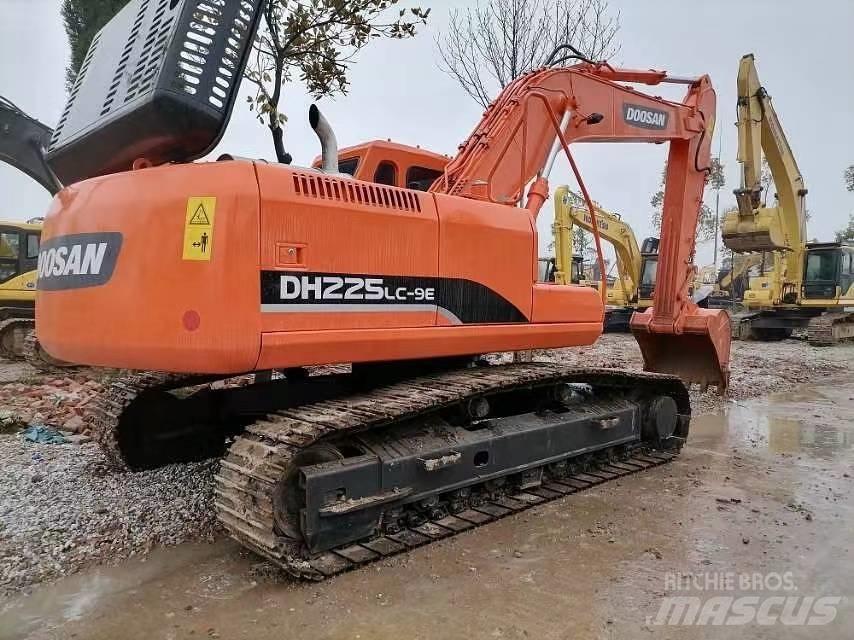 Doosan 225 LC-9 Roomikekskavaatorid