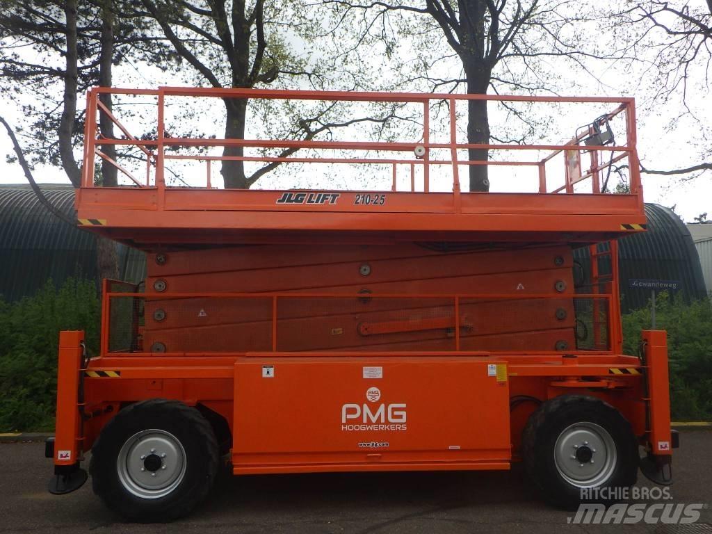 JLG 210-25 Käärtõstukid