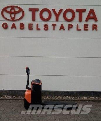 Toyota LWE 200 Järelkäidavad virnastajad