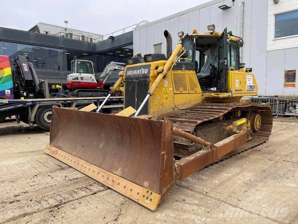 Komatsu D 65 PX-18E0 Buldooserid