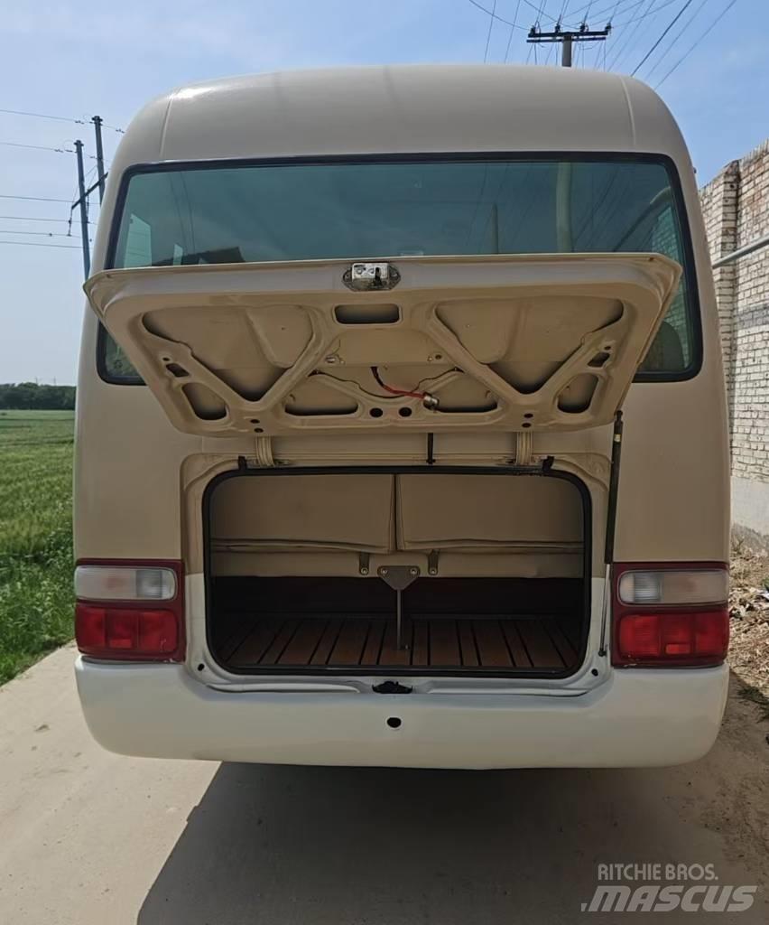 Toyota Coaster Bus Väikebussid