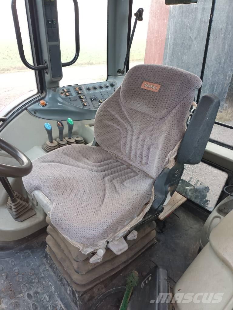 Valtra N 141 Traktorid