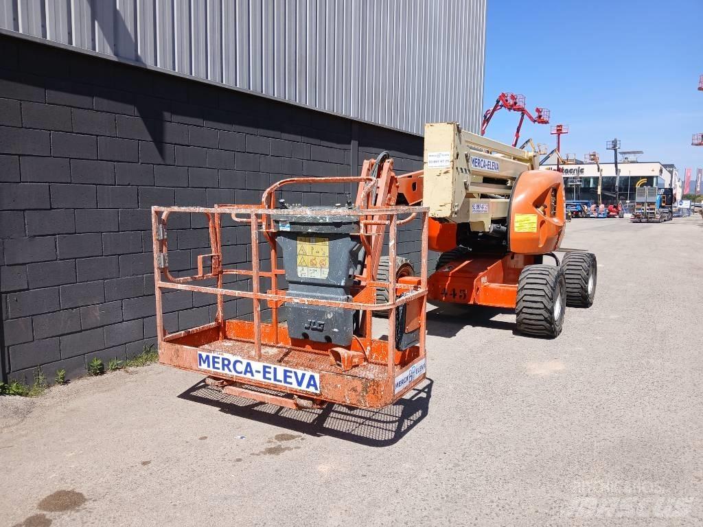 JLG 450 AJ SIII Iseliikuvad poomtõstukid