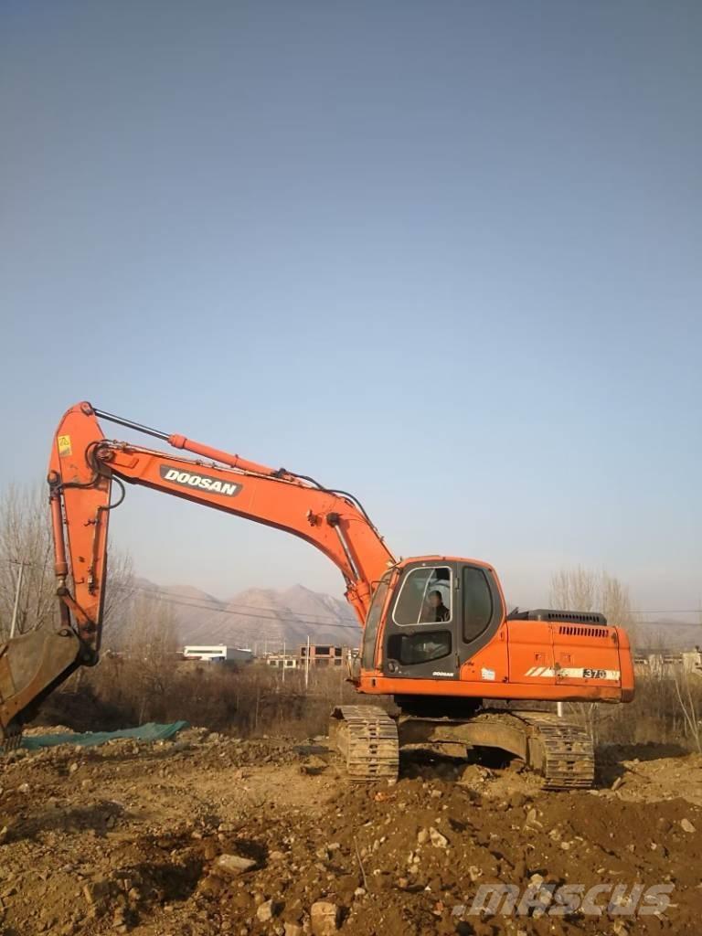 Doosan DX 225 Roomikekskavaatorid