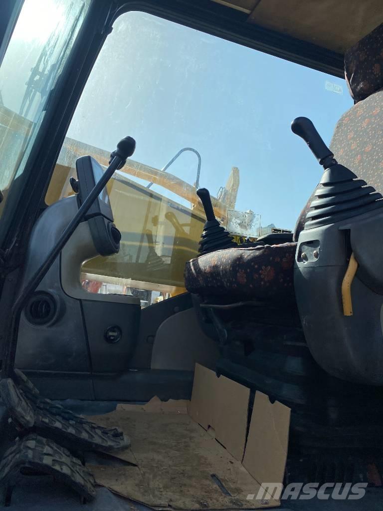 CAT 326D Roomikekskavaatorid