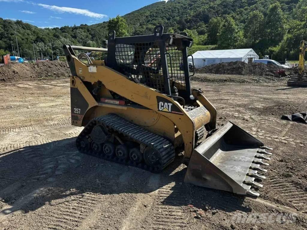 CAT 257 Roomiklaadurid