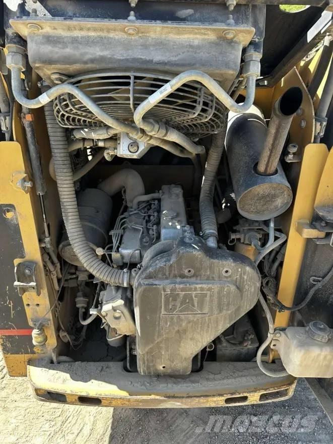 CAT 257 Roomiklaadurid