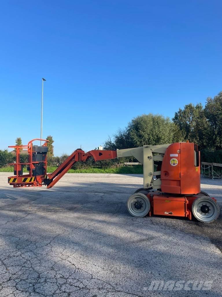 JLG 300 AJP Iseliikuvad poomtõstukid