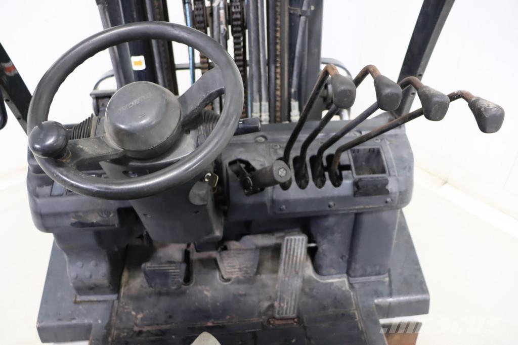 Nissan U1D2A20LQ Gaasitõstukid