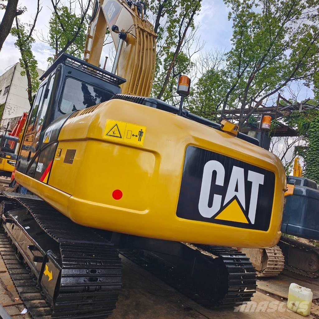 CAT 320 D2 Roomikekskavaatorid