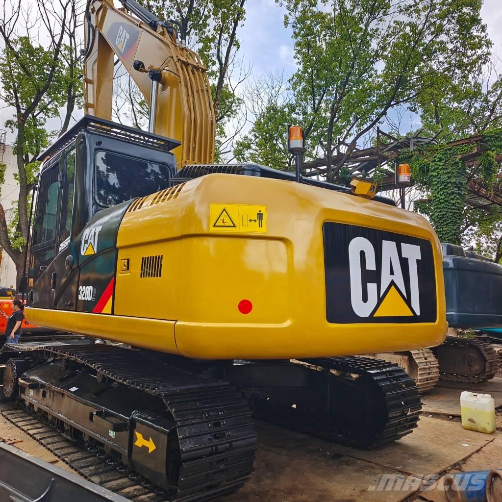 CAT 320 D2 Roomikekskavaatorid