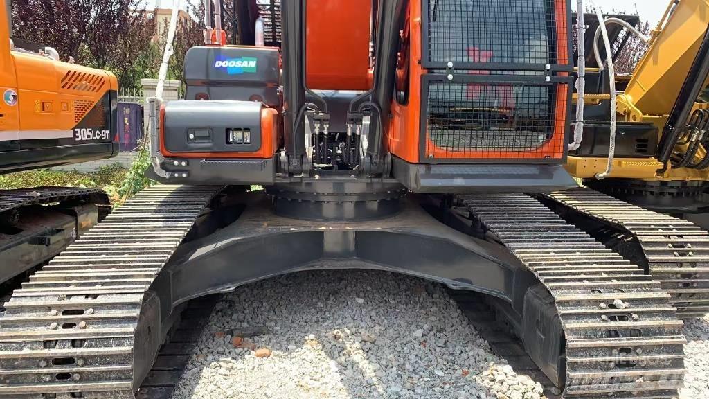 Doosan DX300LC-9 Roomikekskavaatorid