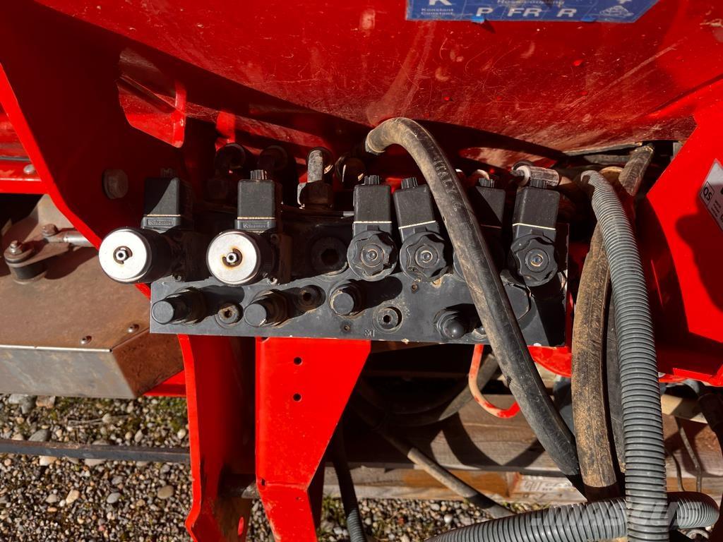 Rauch AXERA H/EMC Väetisekülvikud pihustiga