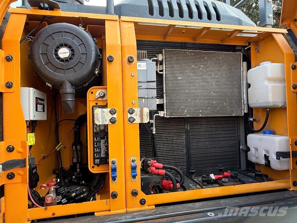 Hyundai HX220AL Roomikekskavaatorid