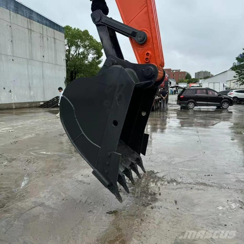 Doosan DX 225 LC Roomikekskavaatorid