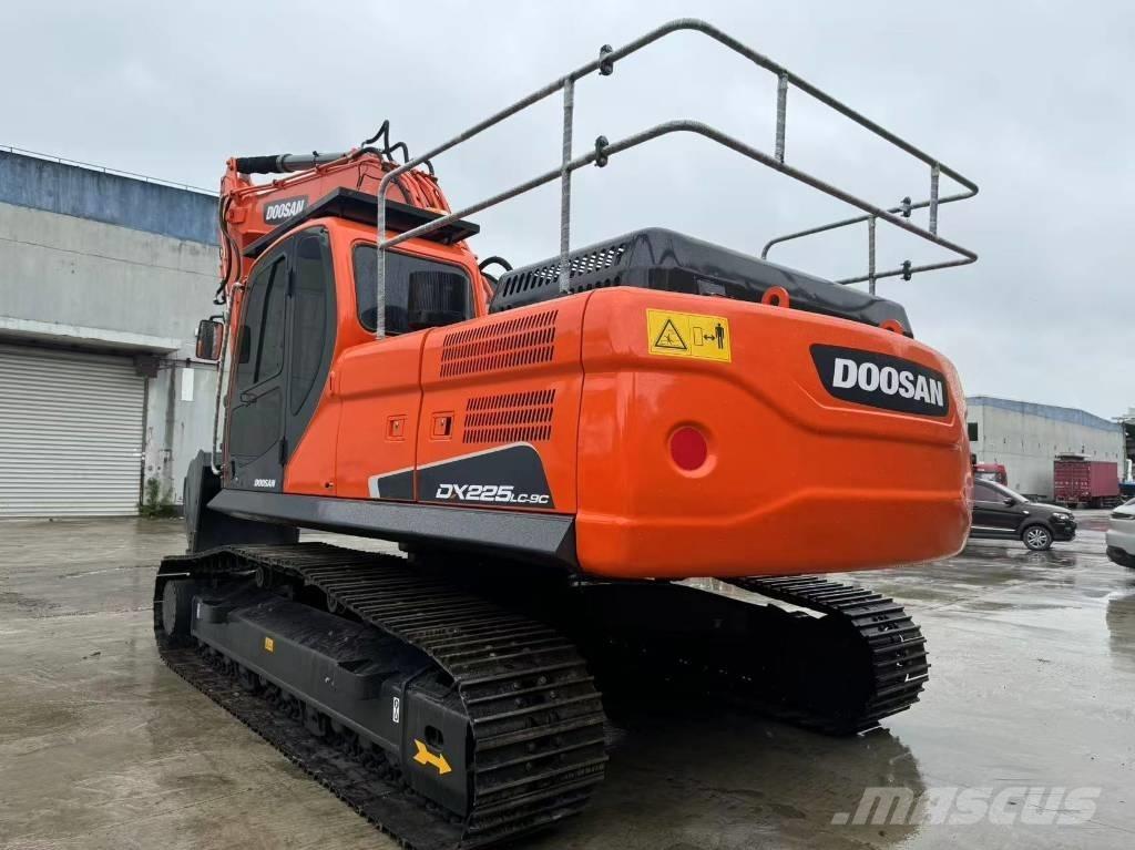 Doosan DX 225 LC Roomikekskavaatorid