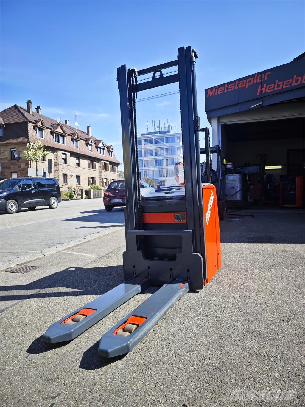 Linde L16 Platvormiga virnastajad