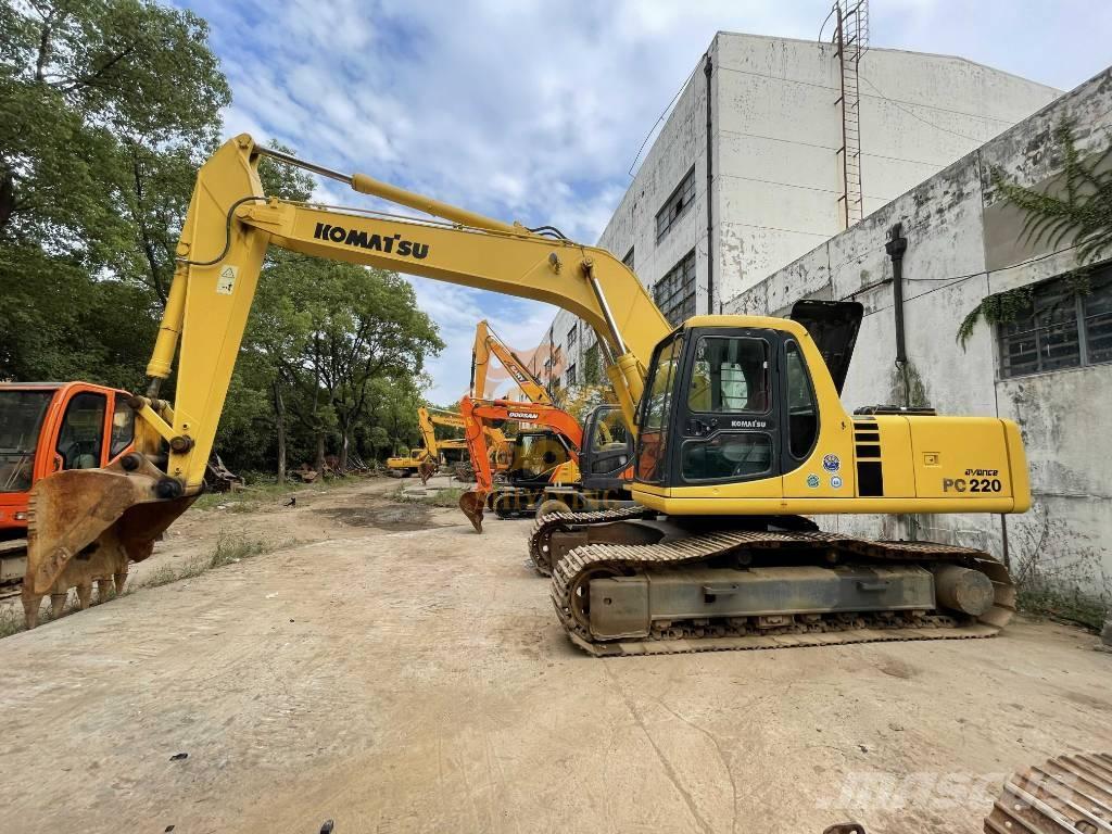 Komatsu PC 220-6 Roomikekskavaatorid