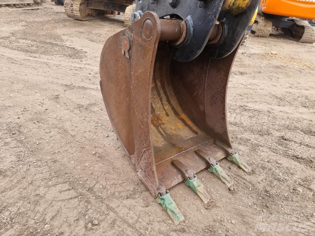 JCB JS 210 LC Roomikekskavaatorid