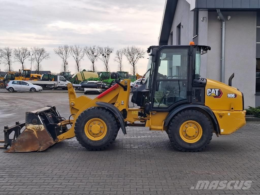 CAT 906 Rataslaadurid