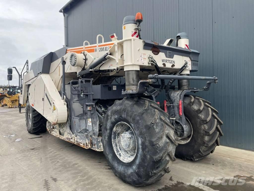 Wirtgen WR200XLi Pinnasetihendajad
