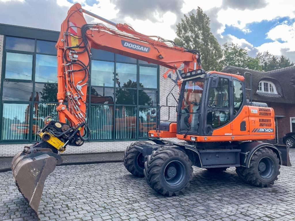 Doosan DX 140 W-3 Ratasekskavaatorid
