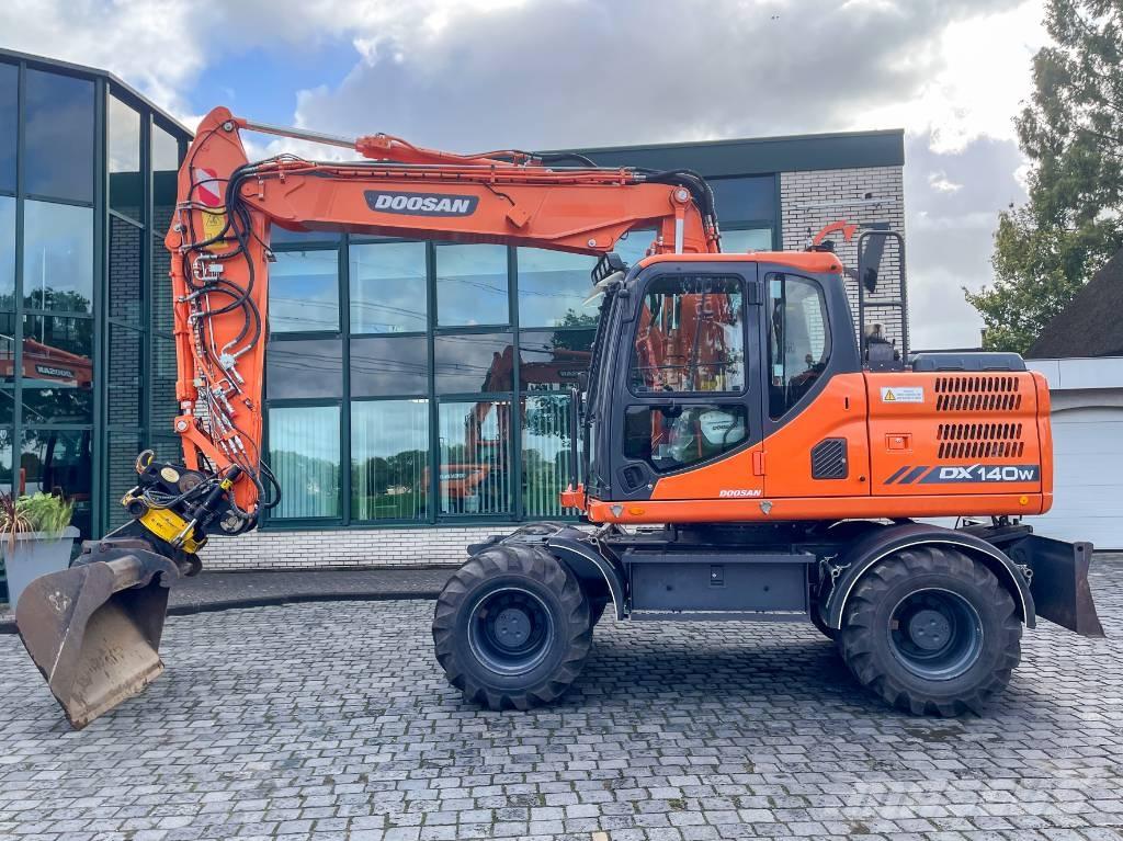 Doosan DX 140 W-3 Ratasekskavaatorid