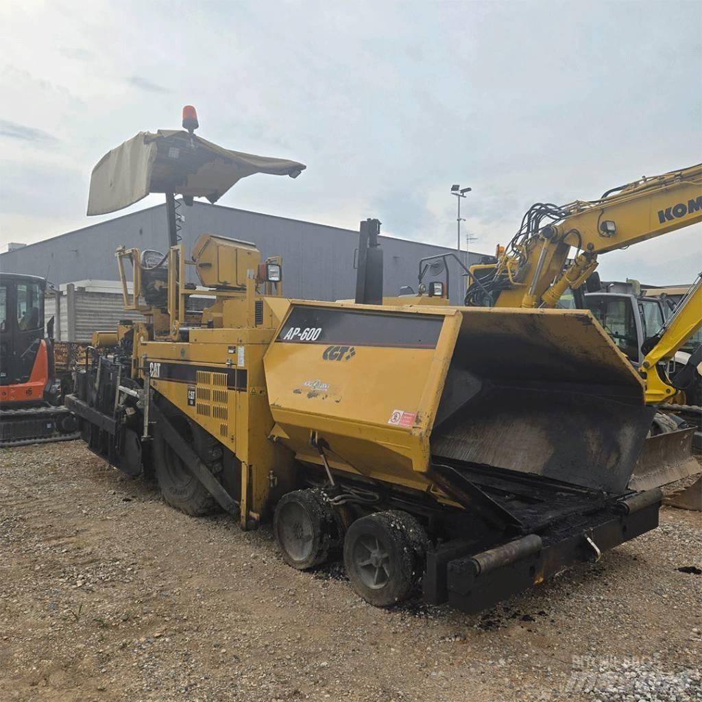 CAT AP 600 Asfaldilaoturid