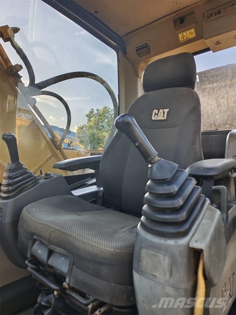 CAT 320 D Roomikekskavaatorid