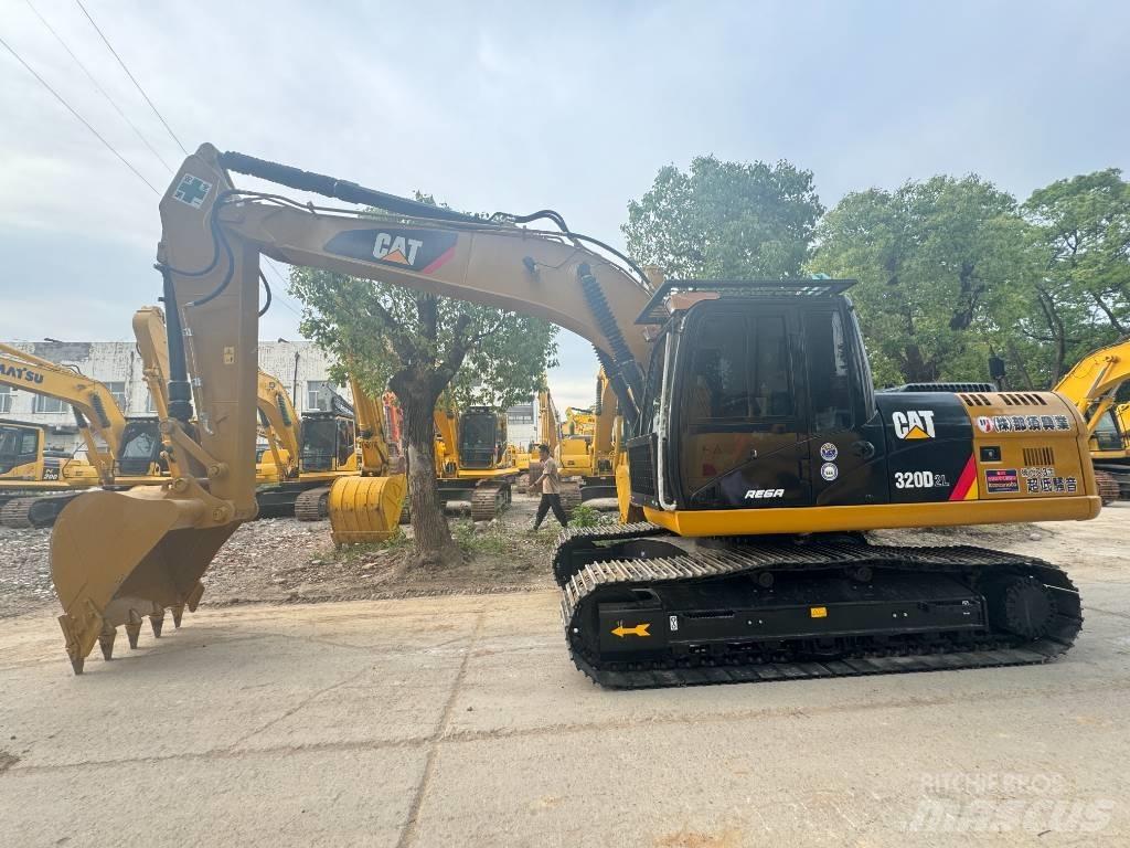 CAT 320 D Roomikekskavaatorid