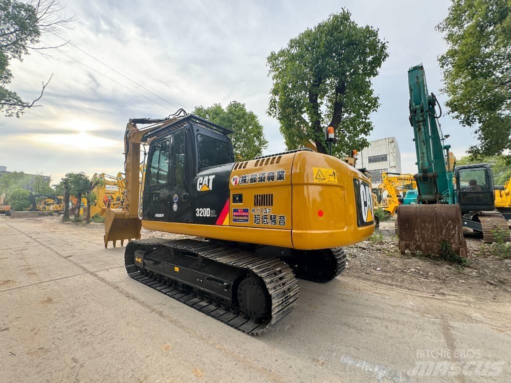 CAT 320 D Roomikekskavaatorid