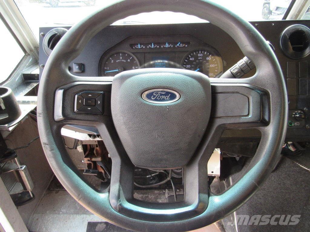 Ford E-450 Furgoonautod