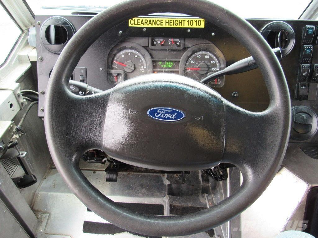 Ford E-450 Furgoonautod