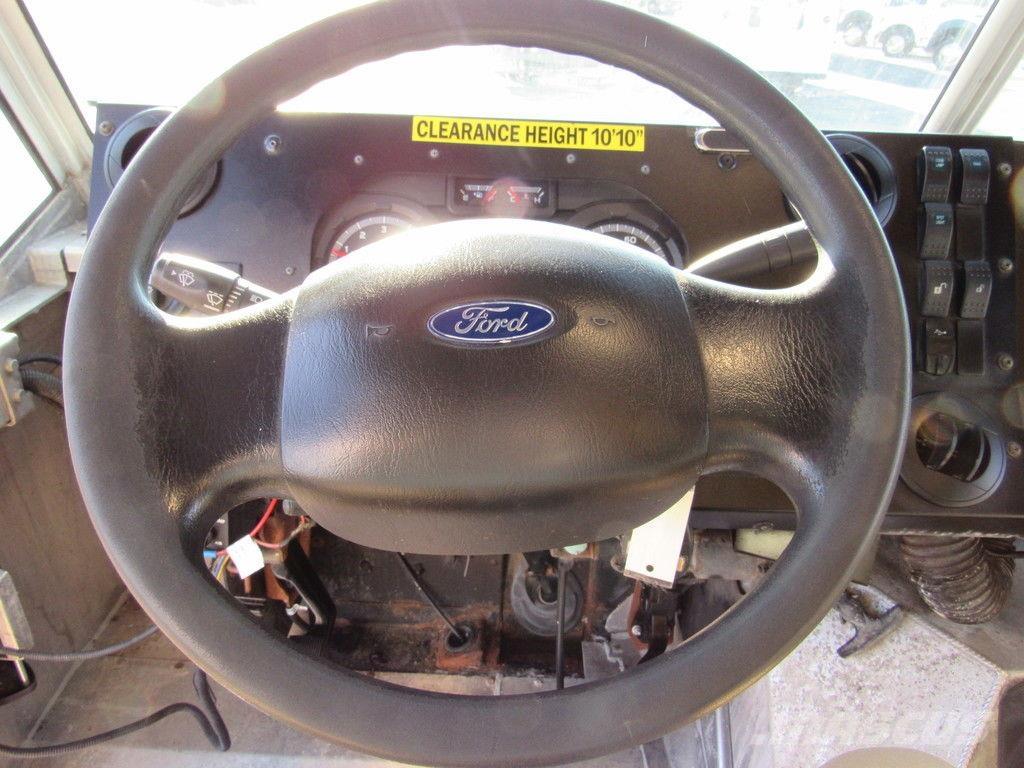 Ford E-450 Furgoonautod