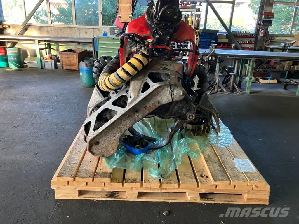 Komatsu 365.1 Laasijad