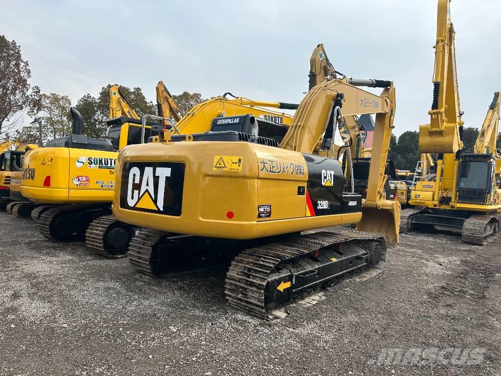 CAT 320 D2 Roomikekskavaatorid