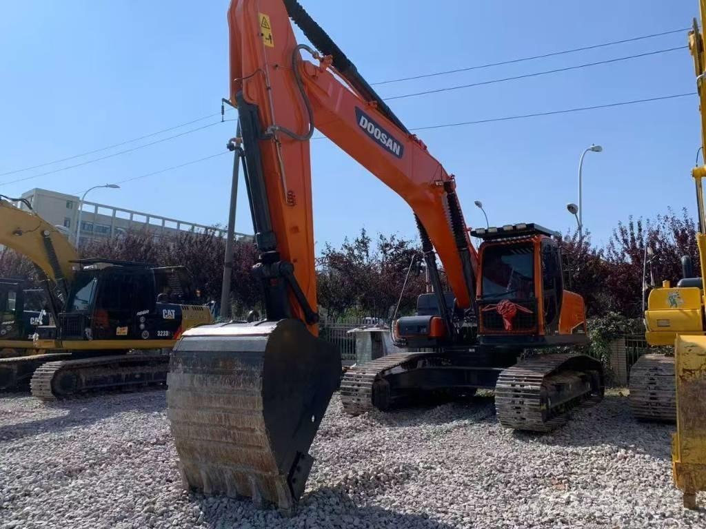 Doosan 300 Roomikekskavaatorid
