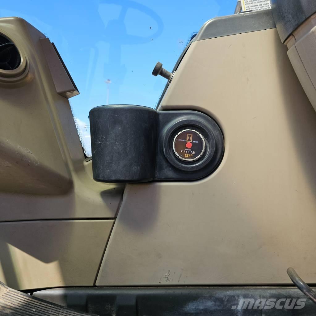 CAT 322 C Ratasekskavaatorid