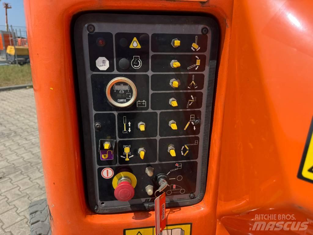 JLG E400AJPN Iseliikuvad poomtõstukid