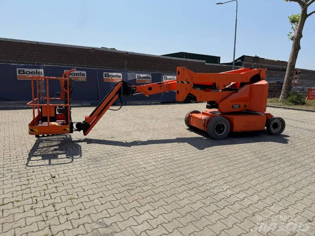 JLG E400AJPN Iseliikuvad poomtõstukid
