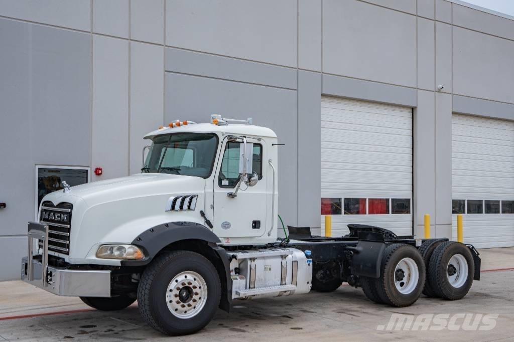 Mack Granite GU 813 Sadulveokid