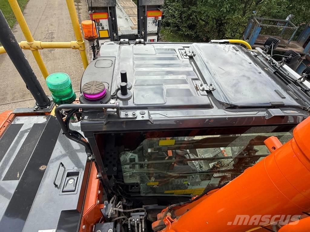 Hitachi ZX 135 US-7 Roomikekskavaatorid