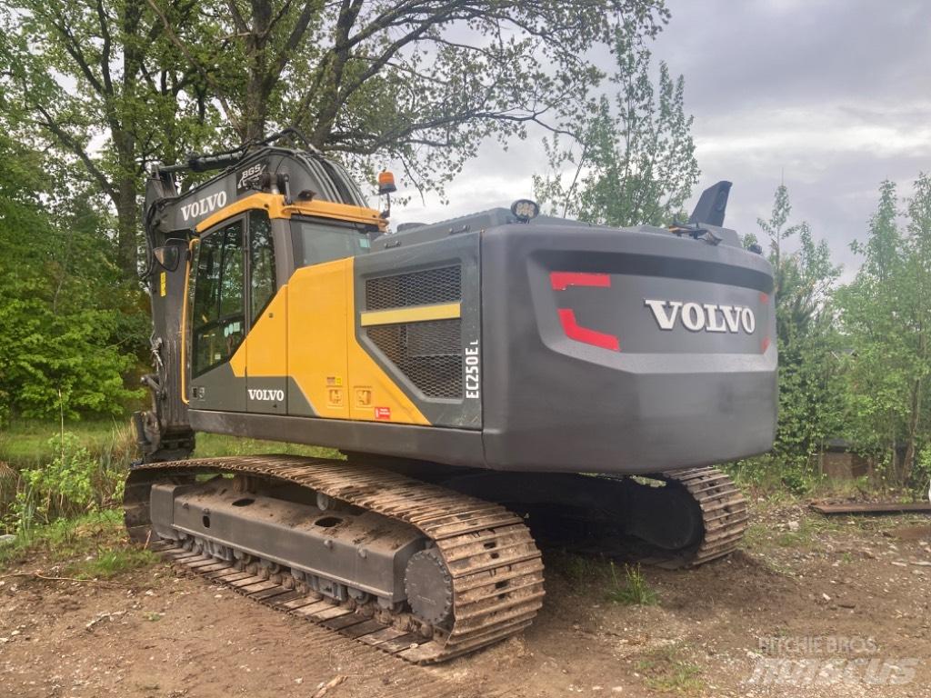 Volvo EC 250 EL Roomikekskavaatorid
