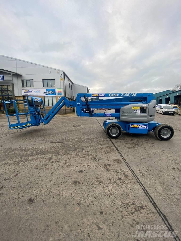 Genie Z 45/25 J Iseliikuvad poomtõstukid